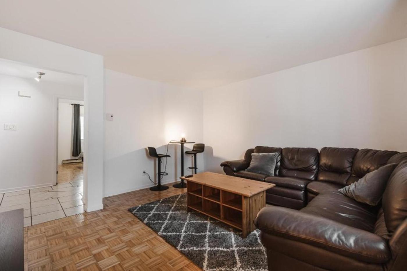 Spacious 3 Bedroom - 572 * Montréal