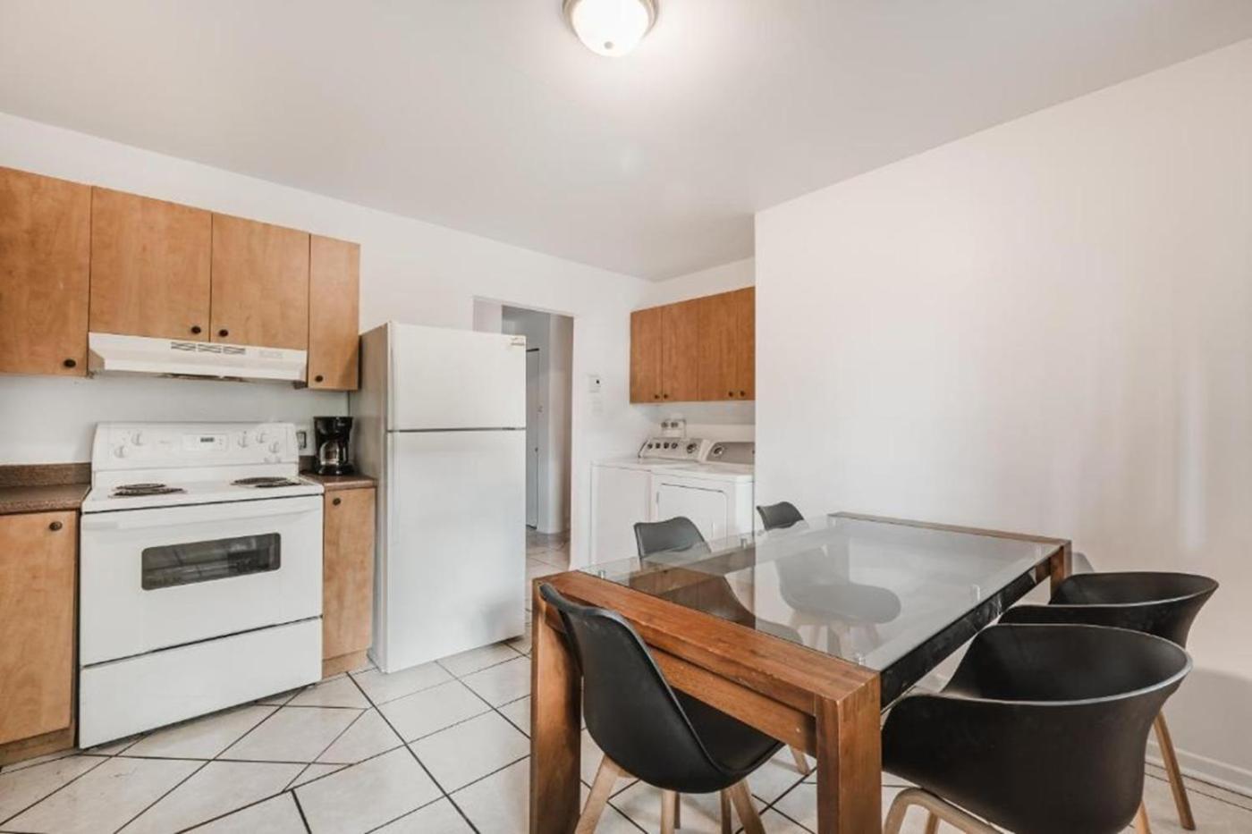 Spacious 3 Bedroom - 572 Apartamento