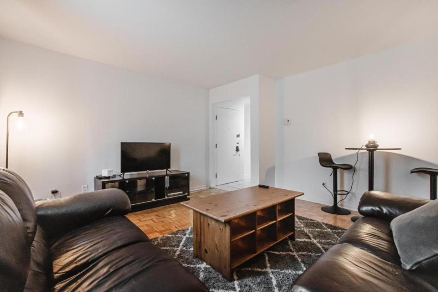 Spacious 3 Bedroom - 572 Apartamento Montreal